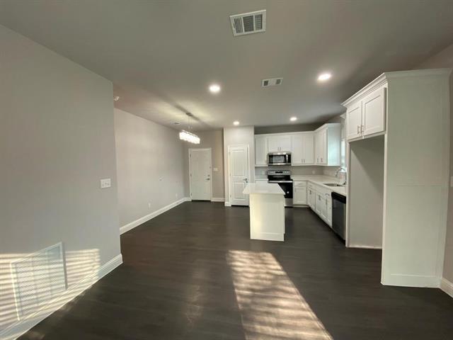 Building Photo - 106 W 17th Ave