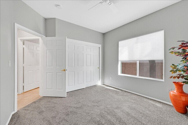 Building Photo - Golf Course Views in Sun City Anthem!  Age...