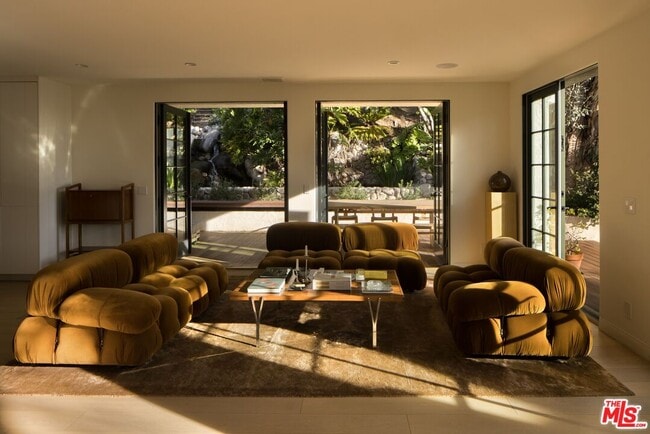 Building Photo - 1427 Kings Rd