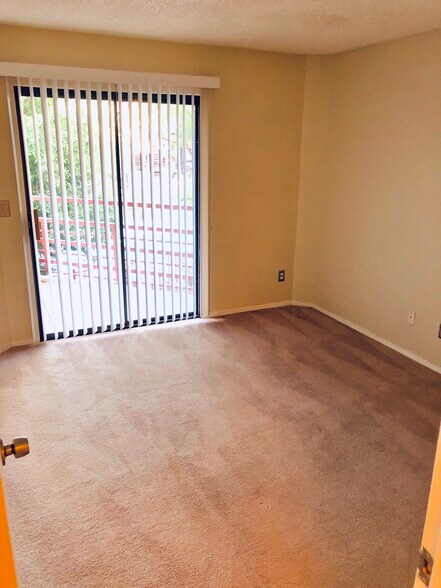 Building Photo - 4850 E Desert Cove Ave