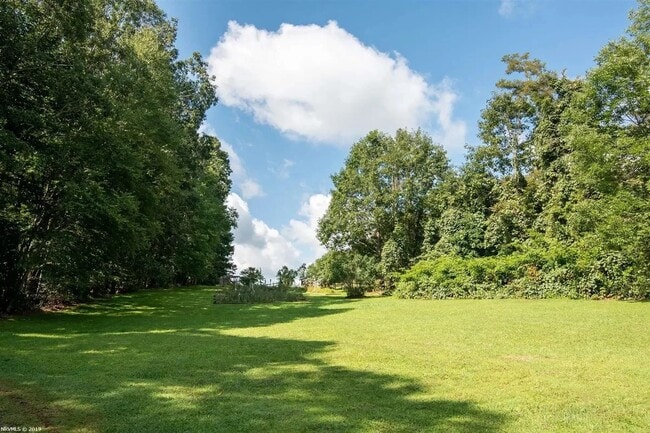 Building Photo - 2015 Union School Rd SW