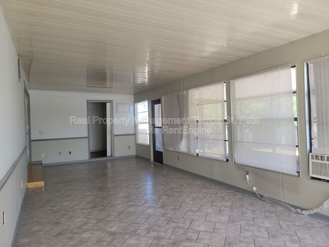 Building Photo - 12387 Seagate St