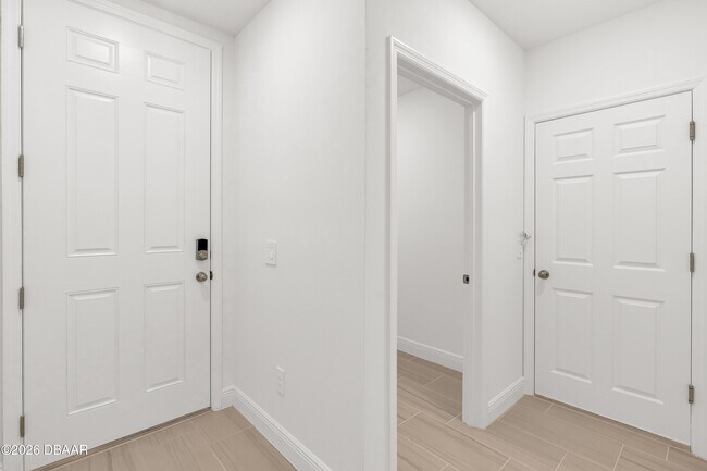 Building Photo - 225 Links Ter Blvd