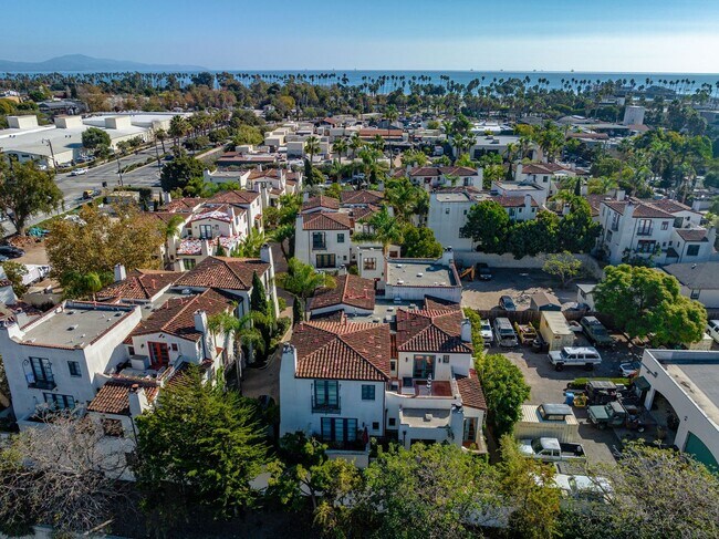 Building Photo - Villa Del Mar~ The Gorgeous gem in the Ame...