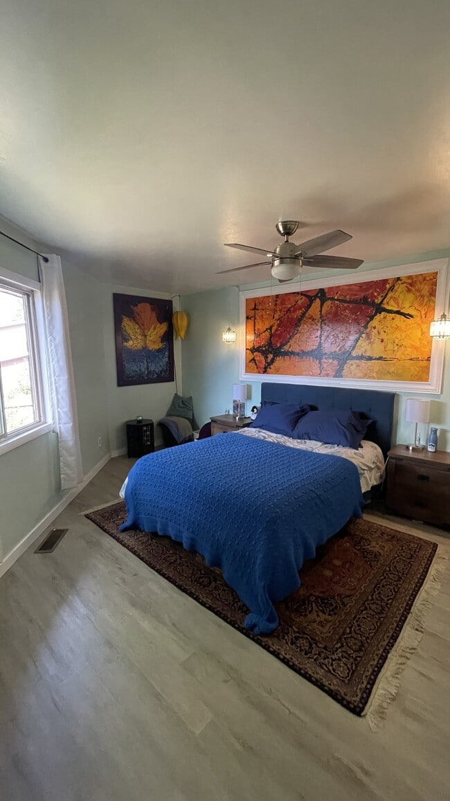 Building Photo - 1570 Cedar Ave