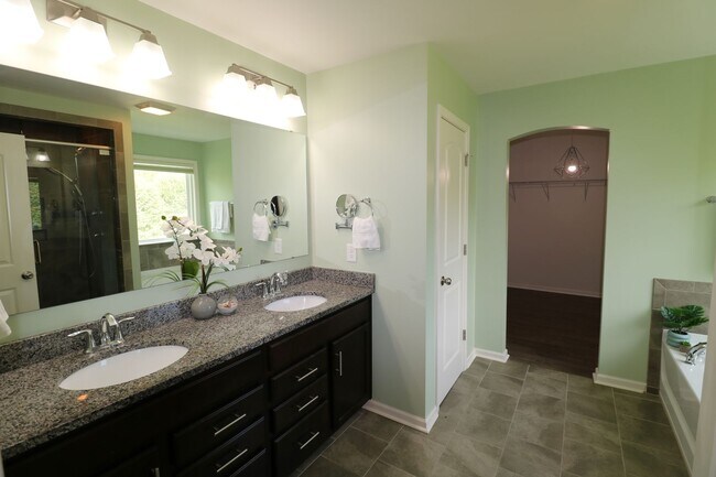 Building Photo - 4515 Wedge Dr