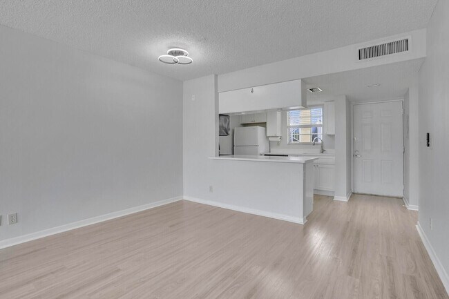 Building Photo - 6315 La Costa Dr