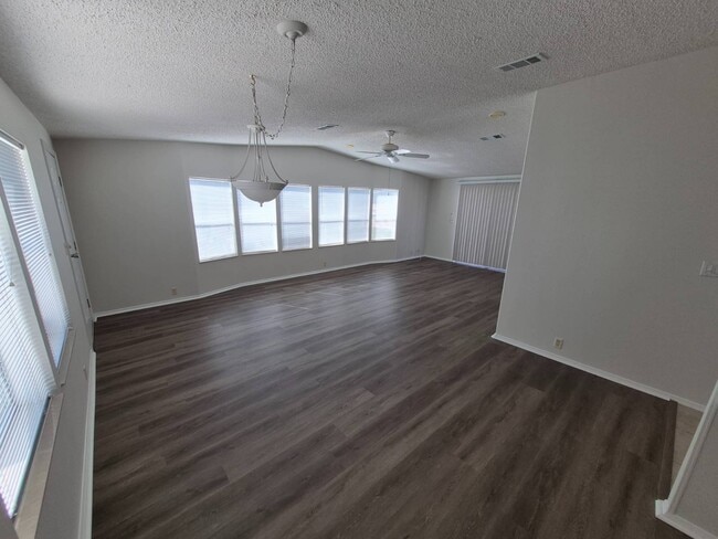 Building Photo - 2113 Sawgrass Ln