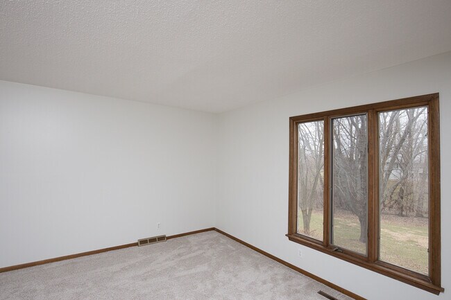 Building Photo - 3084 Parkwild Dr