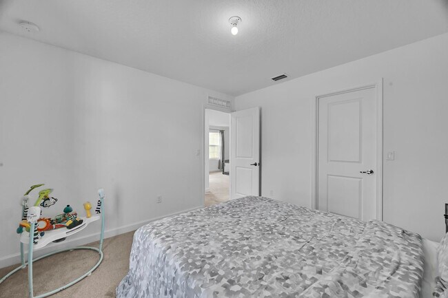 Building Photo - 14119 SW Safi Ter