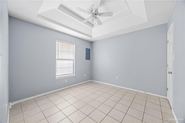 Building Photo - 24 Erica