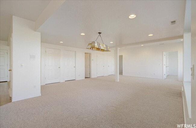 Building Photo - Large 6 Bedroom Home, 3 Car Garage, Gorgeo...