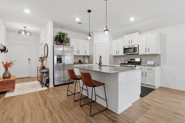 Building Photo - 129 Esparza Dr
