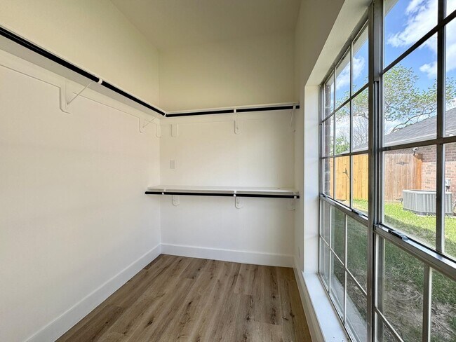 Building Photo - 6427 Liberty Valley Dr