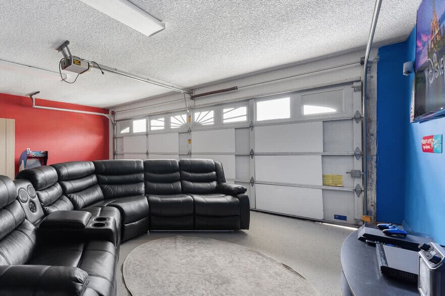 Building Photo - 2822 Formosa Blvd