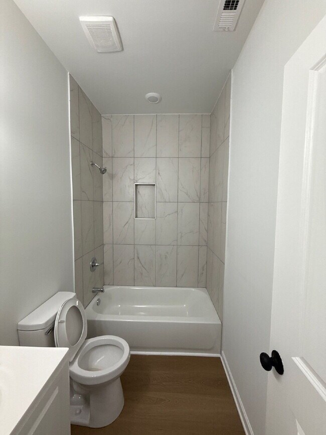 Building Photo - Fully Renovated Spacious 3BR in South Memphis – Section 8 Welcome