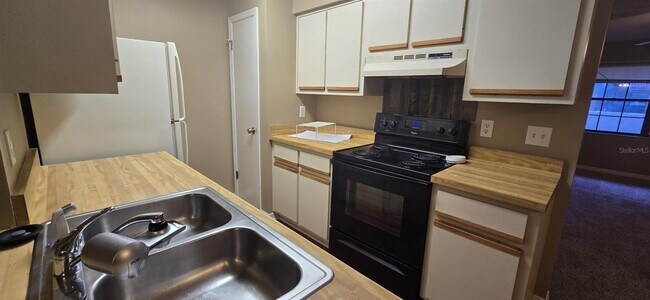 Building Photo - 1923 SW 34th Ct