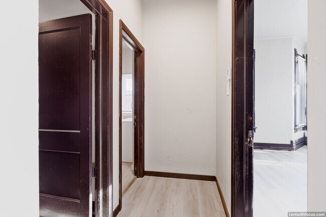 Building Photo - 803 N Broadway