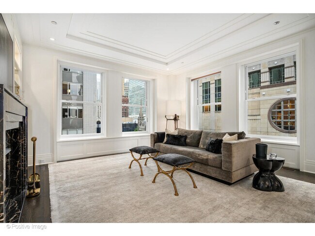 Building Photo - 159 E Walton Pl