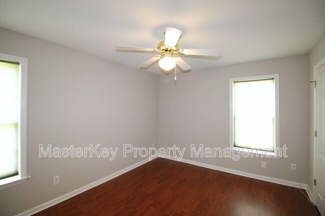 Building Photo - 305 Noonday Ct