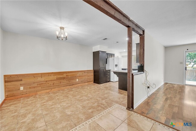 Building Photo - 613 Manning Dr