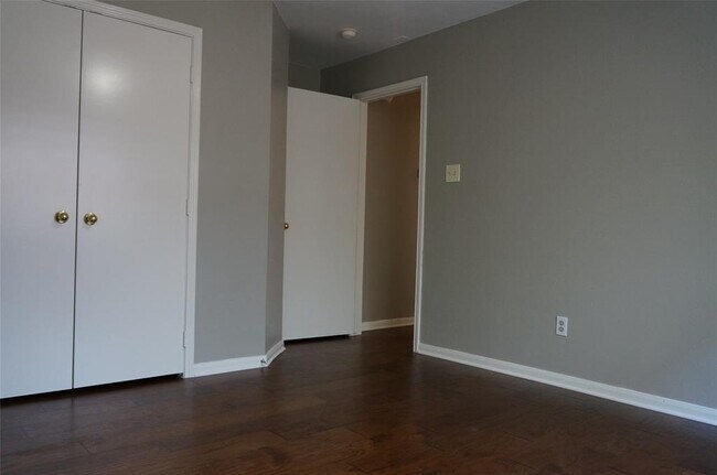 Building Photo - 3403 Stratford Manor Dr
