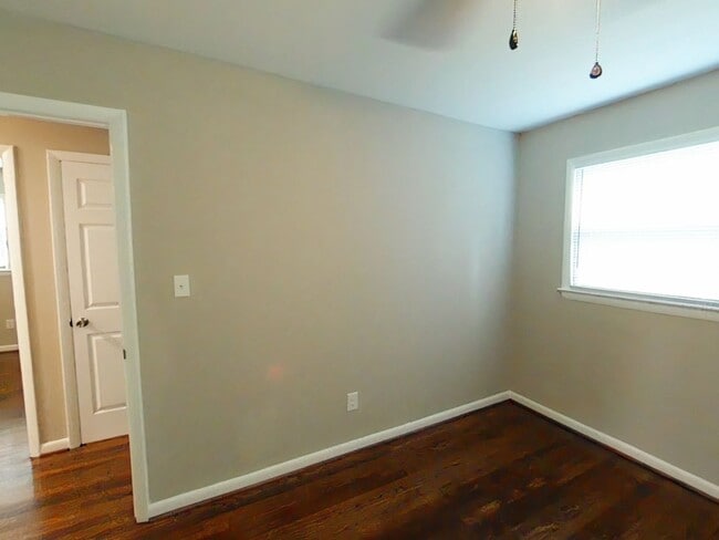Building Photo - Fully Renovated 3-Bedroom Ranch Home for L...