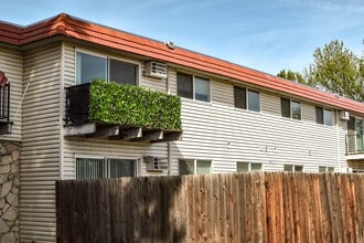 Building Photo - Casa Grande Apartments