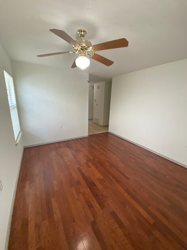 Building Photo - Cozy 3 bed in the Heart of East Austin