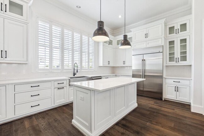 Building Photo - 3850 Glen Arbor Dr