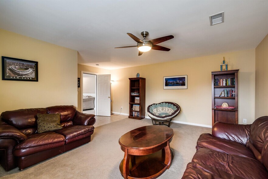 Building Photo - 1265 Bridgeton Park Dr
