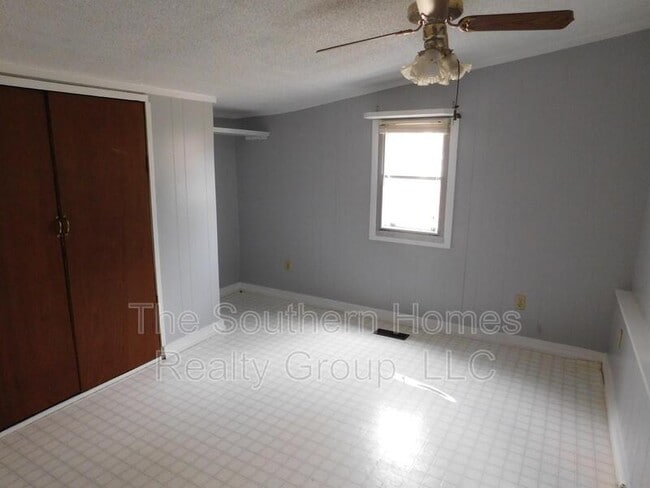 Building Photo - 113 Buck St