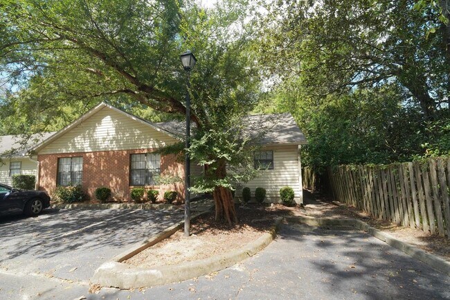 Building Photo - 828 Ashlyn Forest Dr