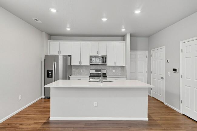 Building Photo - Stunning 3-Bed Townhome in Northglenn w/ 2...