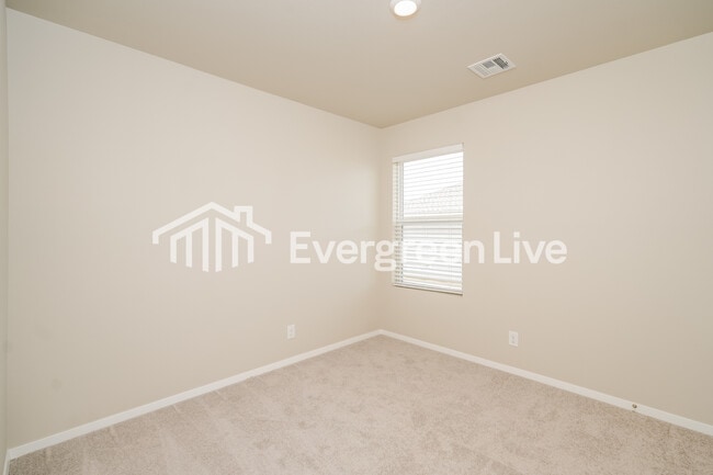 Building Photo - 1118 Raven Dr