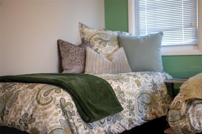 Building Photo - 5005 Canterbury Dr