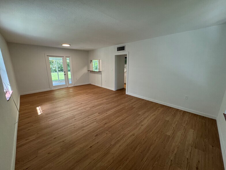 Building Photo - 5765 SW 48th St