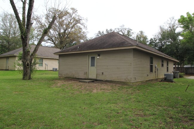 Building Photo - Move-In Ready 3BR/2BA Near NAS – Newer Con...