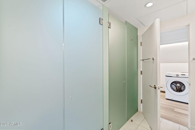 Building Photo - 1337 E Polk St