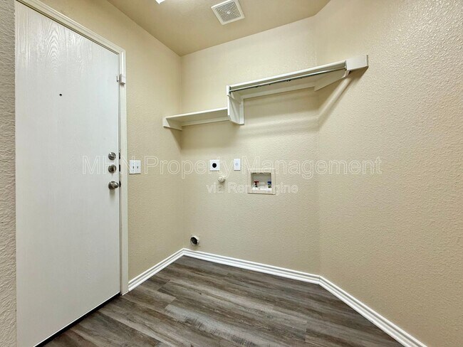 Building Photo - 9011 Timber Hunt