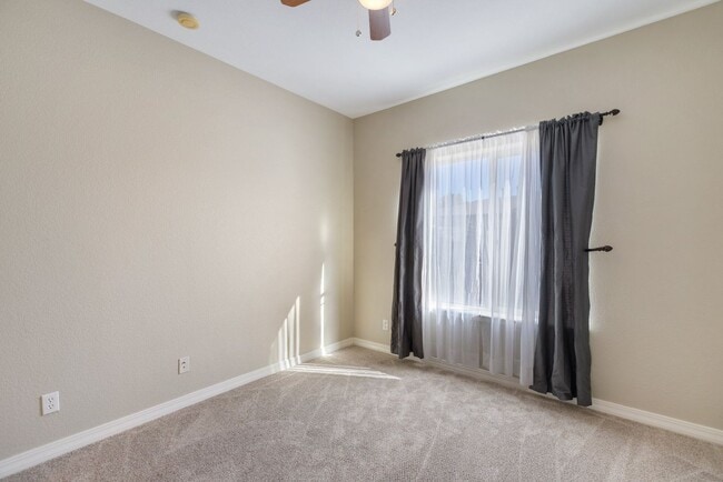 Building Photo - Immaculate 2 Bed 2 Bath Condo with Pikes Peak Views in D49!!!