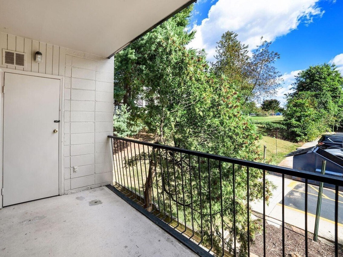 Building Photo - 7700 Arehart Dr