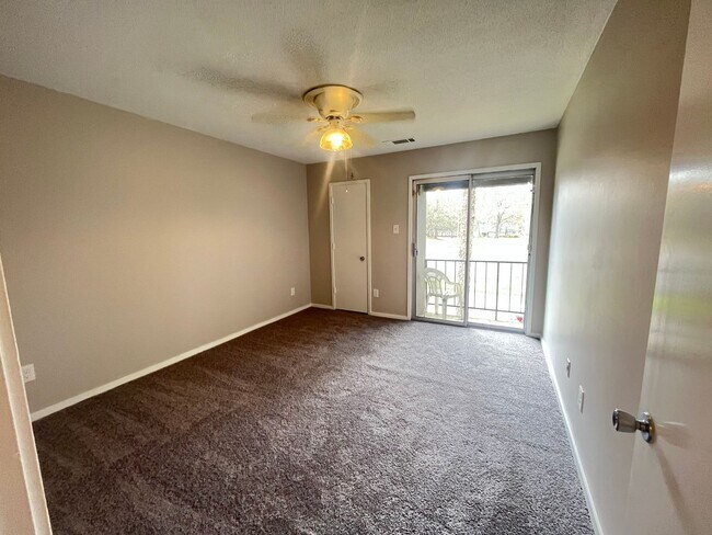 Building Photo - Beautiful renovated East Memphis condo loc...