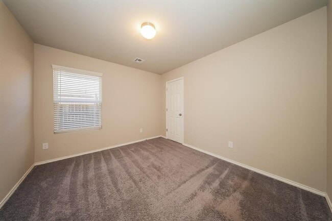 Building Photo - 5211 Mac Rd