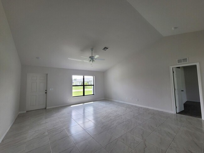 Building Photo - 2316 SW 19th Ave