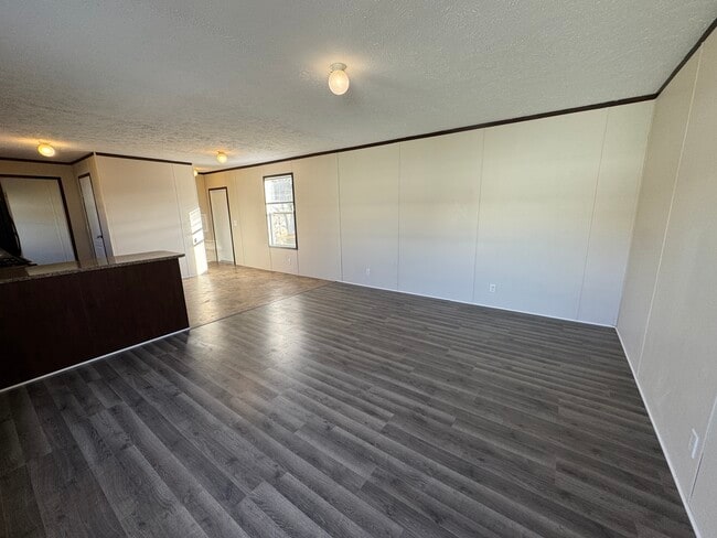 Building Photo - 48582 Lakeview E