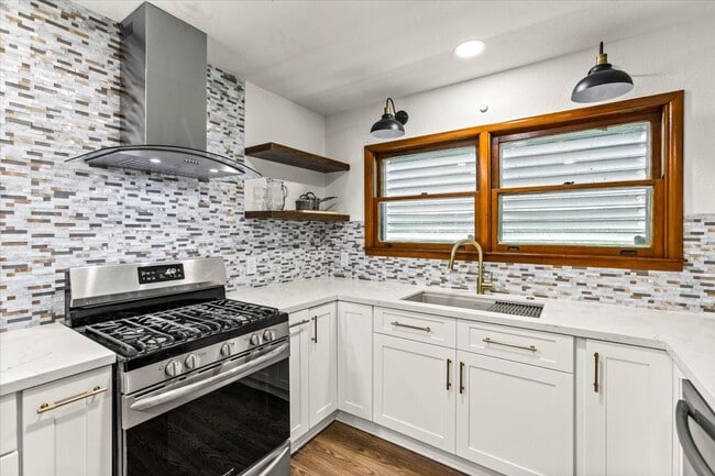 Building Photo - 4827 Ave Q 1/2