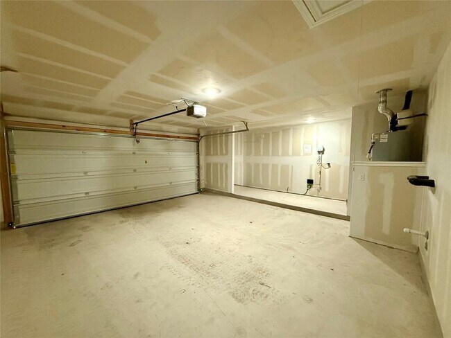 Building Photo - 373 Jeffers