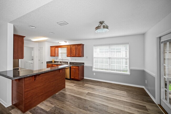 Building Photo - 7684 Avery Ln