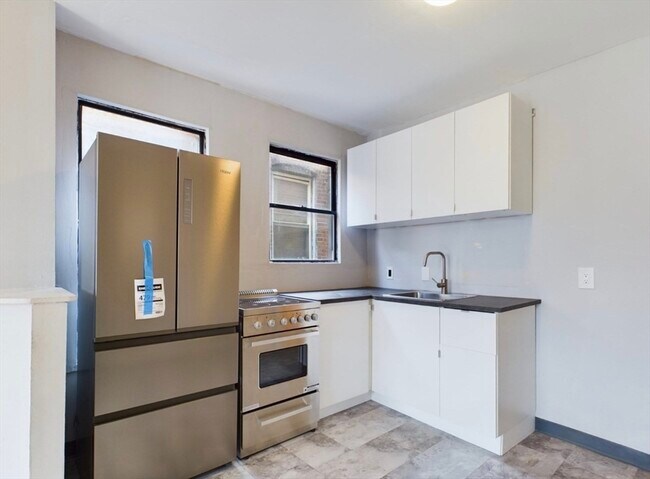 Building Photo - 6 Parker Hill Ave